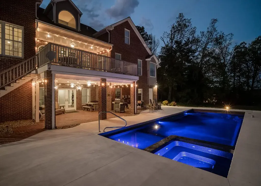 astoria model slide 7