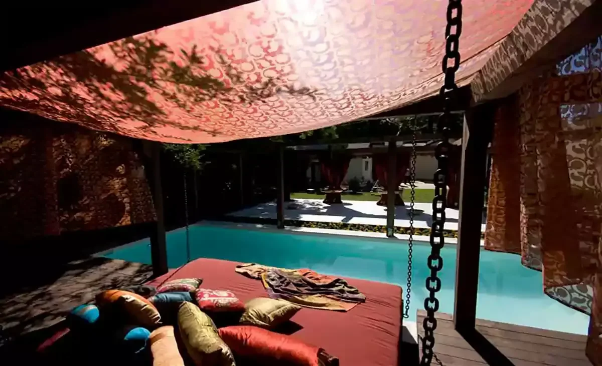 delray model slide 9